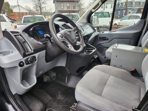 Used 2018 Ford Transit 150 image 4