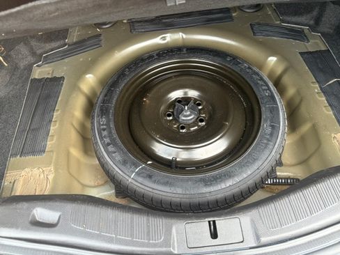 Used 2015 Ford Fusion SE FWD image 14