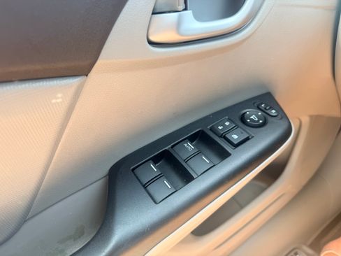 Used 2012 Honda Civic Natural Gas Sedan image 10