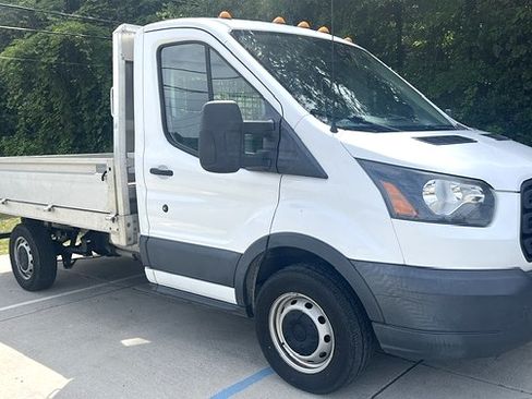Used 2018 Ford Transit 250 138 RWD image 4