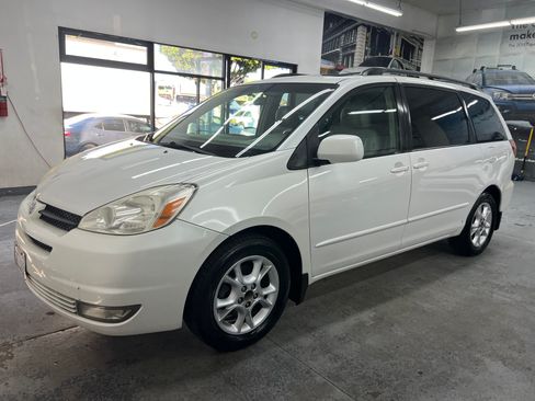 Used 2005 Toyota Sienna XLE image 2