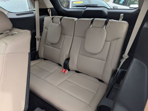 Used 2020 Ford Explorer XLT image 9