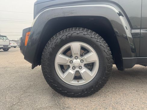 Used 2012 Jeep Liberty Sport image 13