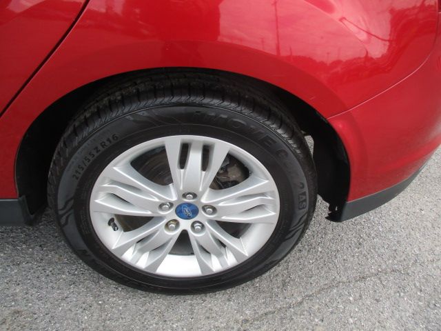 Used 2012 Ford Focus SEL Hatchback FWD image 9