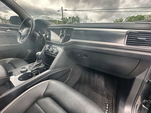 Used 2023 Volkswagen Atlas SEL Premium image 31