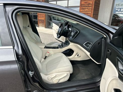 Used 2015 Chrysler 200 Limited image 12