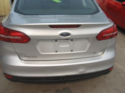Used 2017 Ford Focus SE Sedan FWD image 5