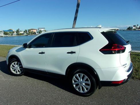 Used 2018 Nissan Rogue S image 10
