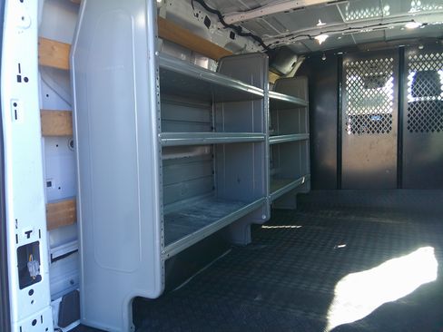 Used 2024 Ford Transit 250 XL image 9