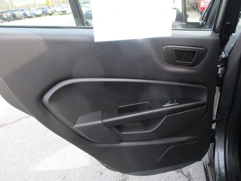 Used 2019 Ford Fiesta SE image 21