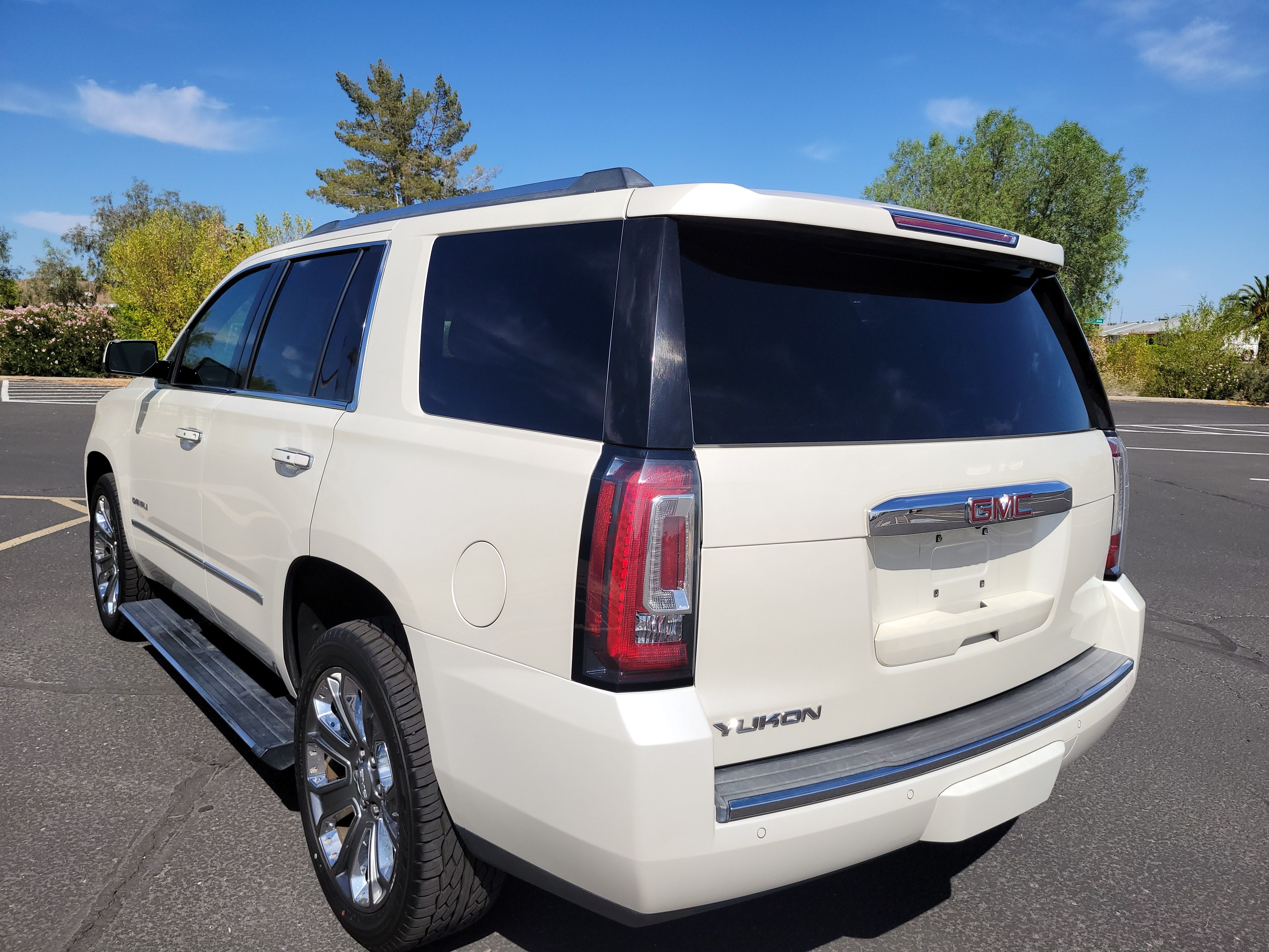 Used 2015 GMC Yukon Denali Ultimate AWD/4WD image 8