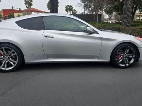 Used 2011 Hyundai Genesis Coupe 3.8 Grand Touring image 5