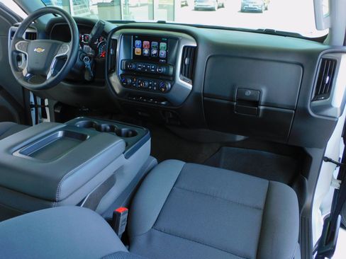 Used 2017 Chevrolet Silverado 1500 4x4 Crew Cab LT image 4