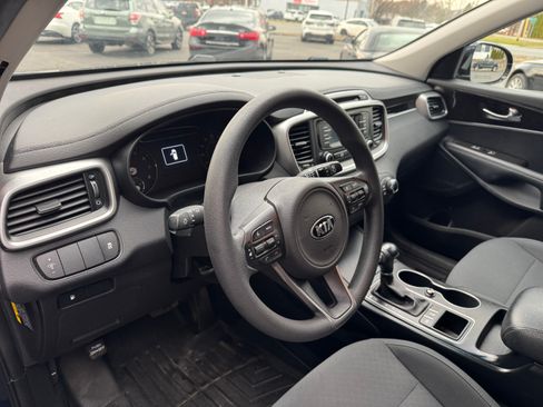 Used 2016 Kia Sorento LX image 8