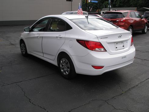 Used 2017 Hyundai Accent SE Sedan FWD image 3