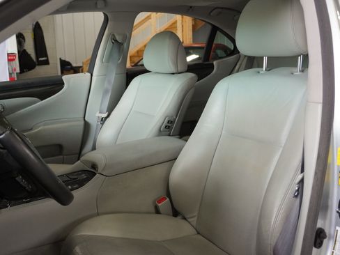 Used 2011 Lexus LS 460 Luxury RWD image 20