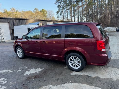 Used 2018 Dodge Grand Caravan SXT image 11