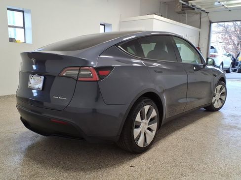 Used 2021 Tesla Model Y Long Range image 4