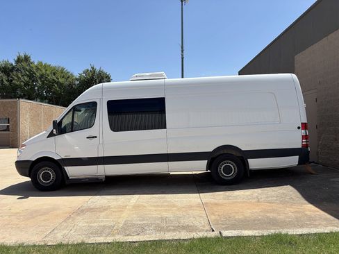 Used 2013 Freightliner Sprinter 2500 image 7
