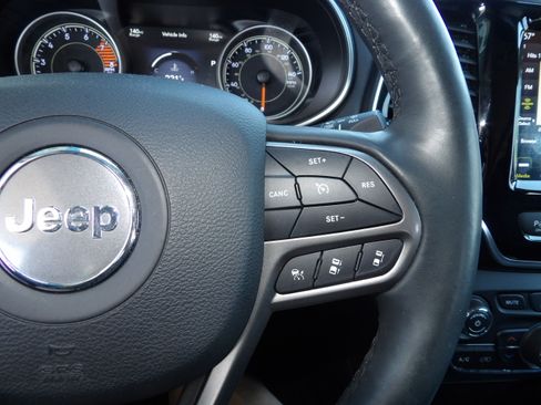 Used 2019 Jeep Cherokee 4WD Overland image 33