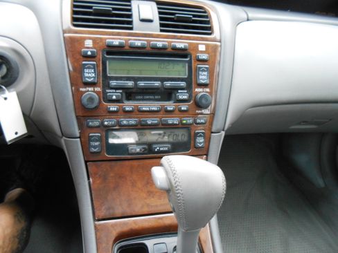 Used 2000 Toyota Avalon XLS image 13