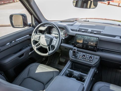 Used 2025 Land Rover Defender 110 X-Dynamic SE AWD/4WD image 20
