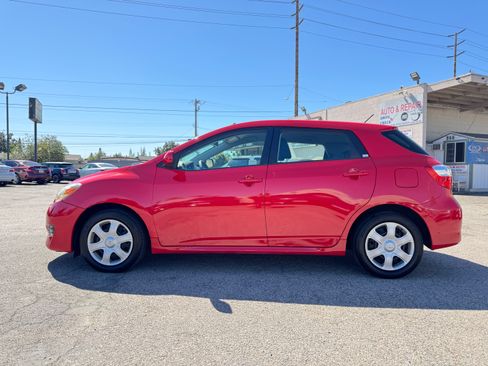 Used 2010 Toyota Matrix image 3