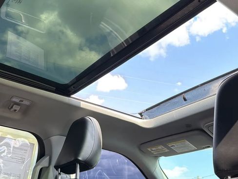 Used 2022 Ford Explorer XLT w/ Equipment Group 202A image 7