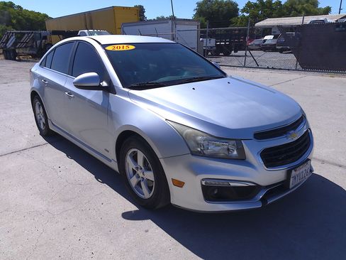 Used 2015 Chevrolet Cruze LT FWD image 1