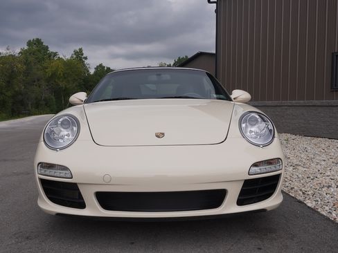Used 2010 Porsche 911 Carrera S Cabriolet RWD image 2
