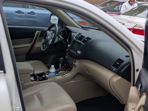 Used 2012 Toyota Highlander Limited image 5