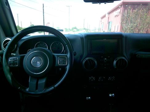 Used 2016 Jeep Wrangler 4WD Unlimited Sport image 6