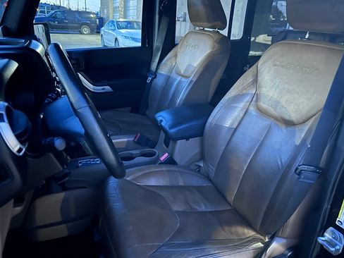 Used 2013 Jeep Wrangler Unlimited Sahara image 10