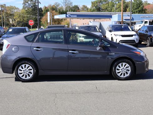 Used 2013 Toyota Prius image 9