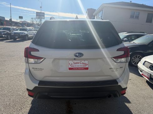Used 2019 Subaru Forester Premium image 3