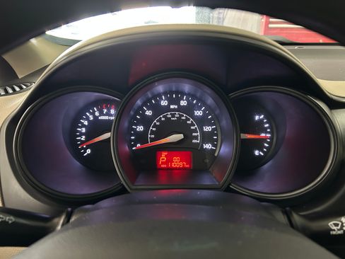 Used 2012 Kia Rio LX Hatchback FWD image 13