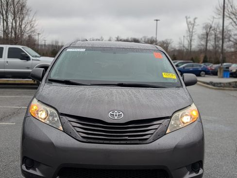 Used 2015 Toyota Sienna LE image 18