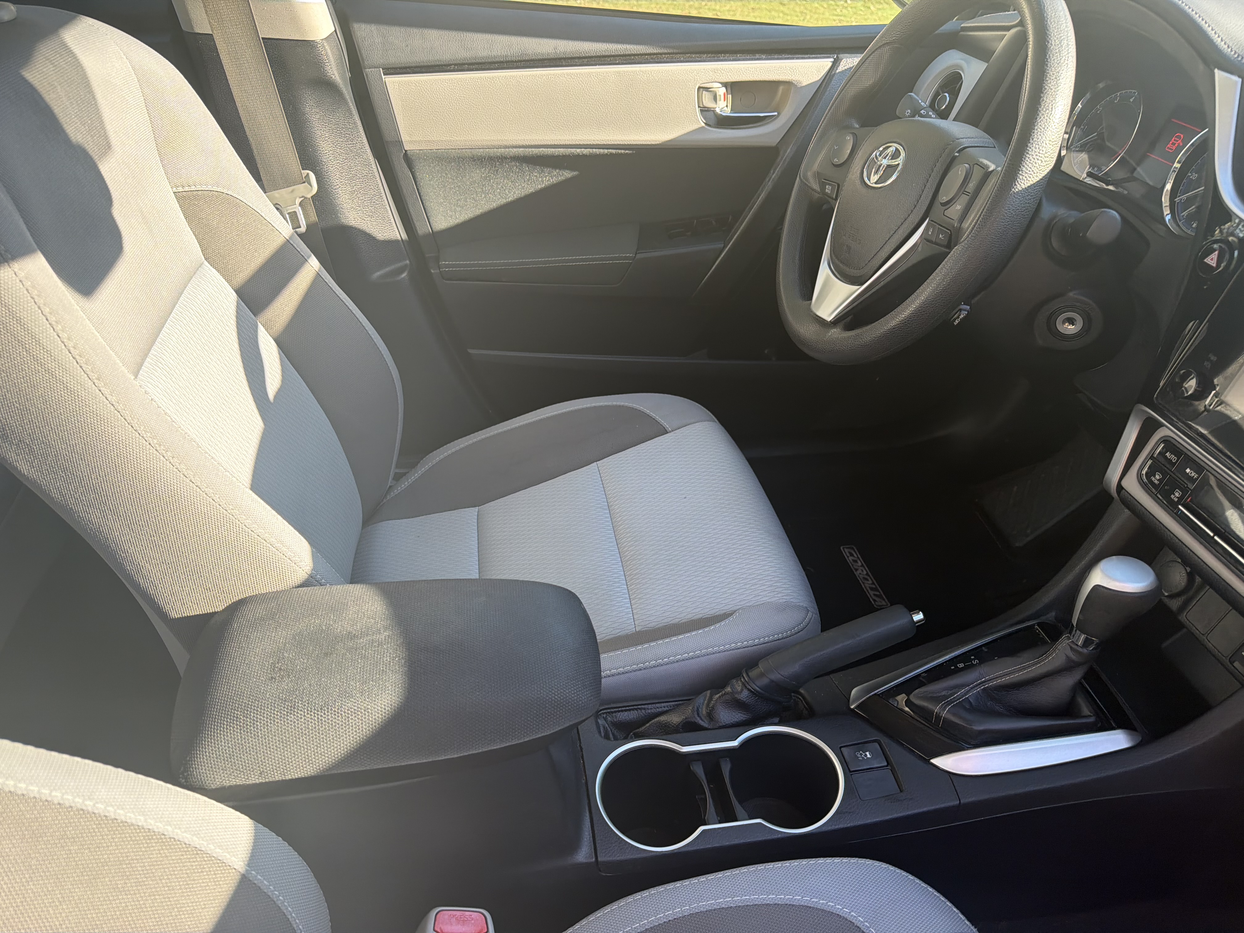 Used 2017 Toyota Corolla LE FWD image 65