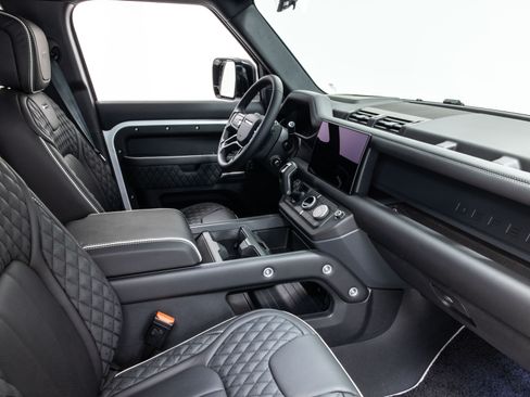 Used 2025 Land Rover Defender 110 X-Dynamic SE image 22