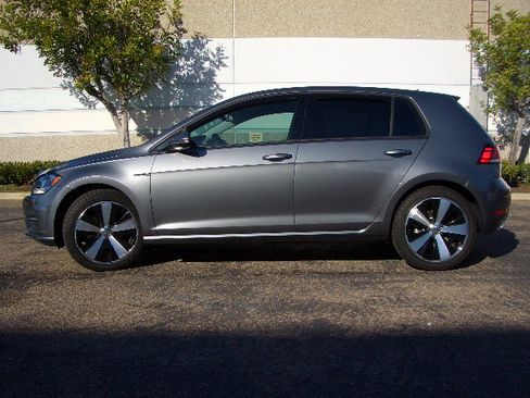 Used 2019 Volkswagen Golf 4-Door FWD image 3