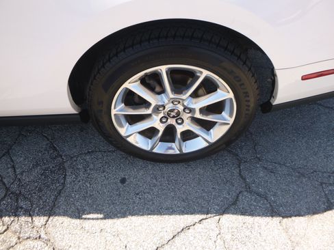 Used 2010 Ford Mustang Premium image 9