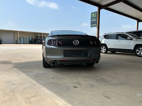 Used 2014 Ford Mustang RWD image 4