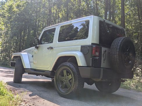 Used 2012 Jeep Wrangler Sahara image 6