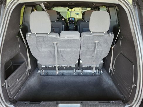 Used 2020 Dodge Grand Caravan SE Plus FWD image 16