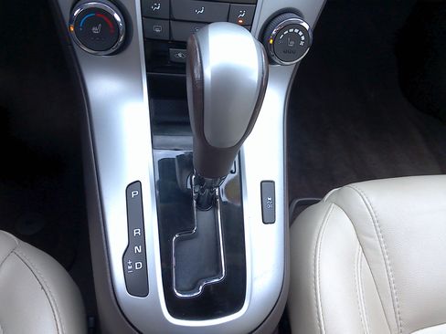 Used 2015 Chevrolet Cruze LT image 17