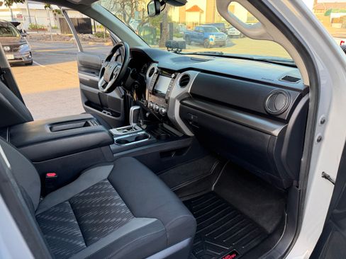 Used 2018 Toyota Tundra 4x4 CrewMax SR5 image 33
