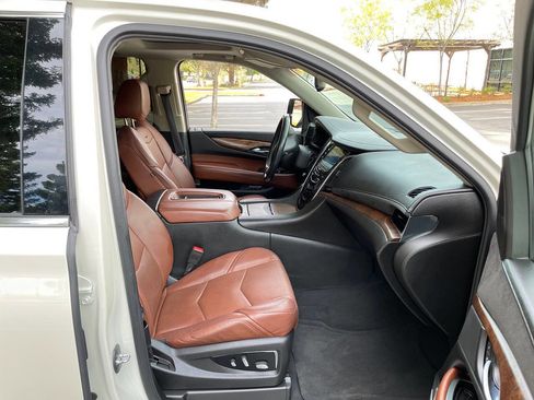 Used 2015 Cadillac Escalade Premium Luxury Platinum image 12