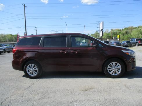 Used 2017 Kia Sedona LX FWD image 5