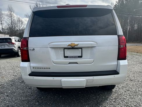 Used 2016 Chevrolet Suburban LT image 3