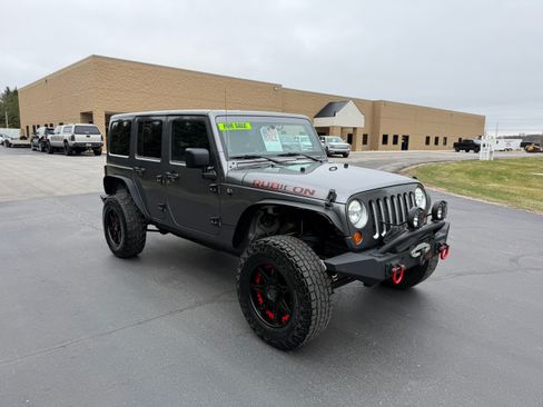 Used 2012 Jeep Wrangler Unlimited Rubicon image 2